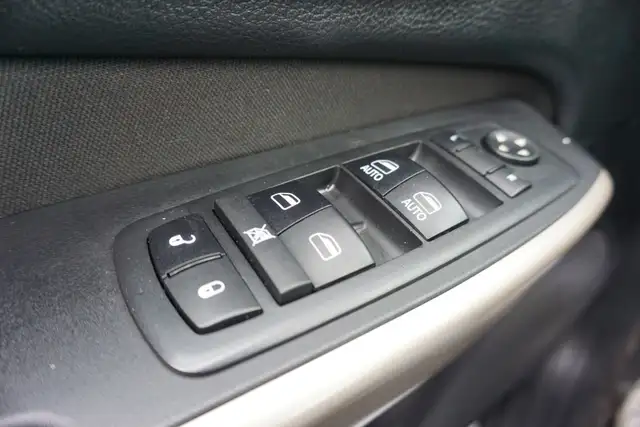2017 Jeep Cherokee in Cars & Trucks in Oakville / Halton Region - Image 28