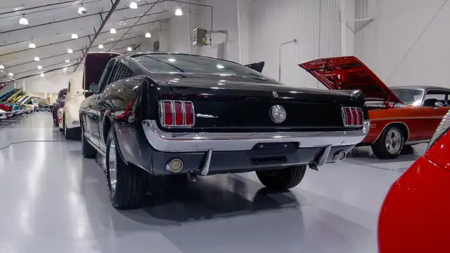 1966 Ford Mustang 2+2 Fastback in Classic Cars in London - Image 9