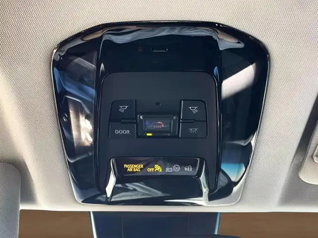 2024 Toyota Venza LE Hybrid AWD in Cars & Trucks in Edmonton - Image 15