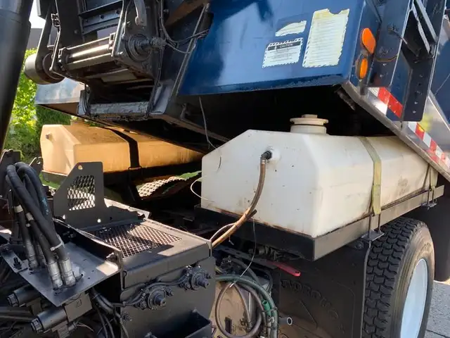 2007 international 7300 Dump Truck With Plow and Spreader Diesel in Heavy Trucks in Richmond - Image 36