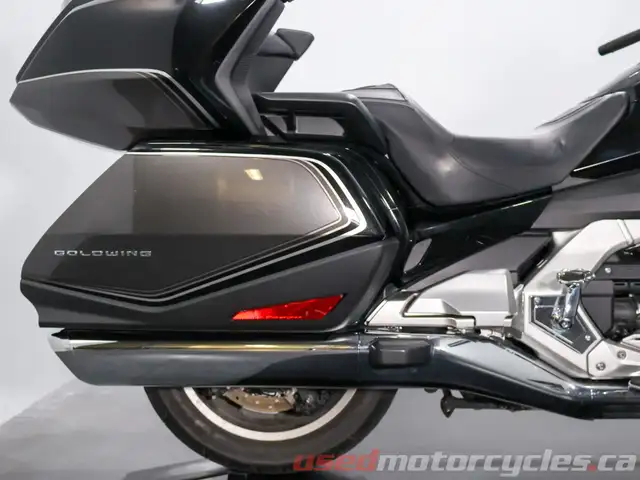 2020 Honda GOLDWING TOUR DCT AIRBAG in Street, Cruisers & Choppers in Kelowna - Image 11