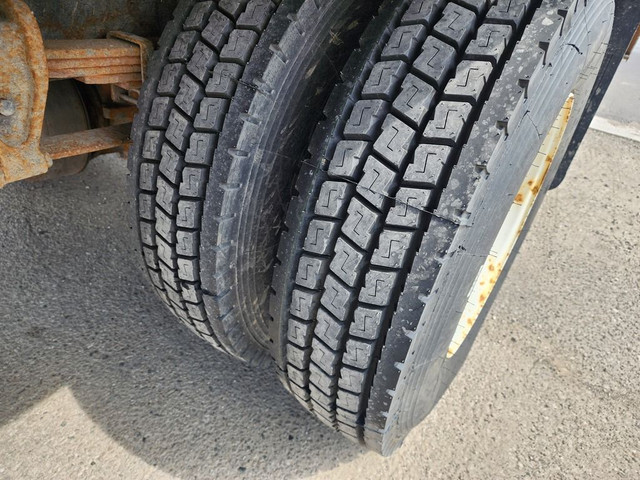  2013 Hino 268 268 - 24Ft -Lift Gate&Ramp - CERTIFIED - NEW TIRE in Cars & Trucks in City of Toronto - Image 4