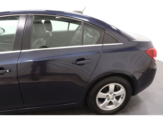 2016 Chevrolet Cruze LIMITED 2LT, PIONEER, CAMERA, BLUETOOTH, TO in Cars & Trucks in Longueuil / South Shore - Image 4