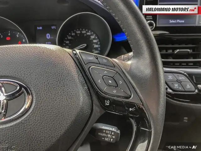 2020 Toyota C-HR XLE Premium in Cars & Trucks in Hamilton - Image 20