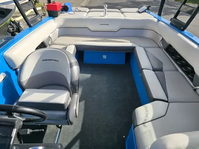 2013 Moomba MOBIUS LSV SURF BOAT FINANCING AVAILABLE in Powerboats & Motorboats in Saskatoon - Image 18
