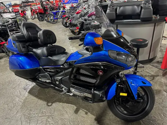 Gold Wing ABS in Street, Cruisers & Choppers in Edmonton - Image 2