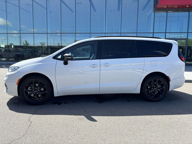 2024 Chrysler Pacifica Touring-L S APPERANCE PACKAGE AWD *SUNROO in Cars & Trucks in Calgary - Image 3
