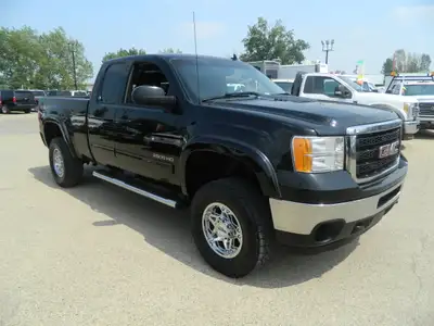 2011 SLE 2500 ¾ TON 4X4 / QUAD CAB SHORT BOX ,6.0L ( gas) engine automatic transmission,Power locks,...