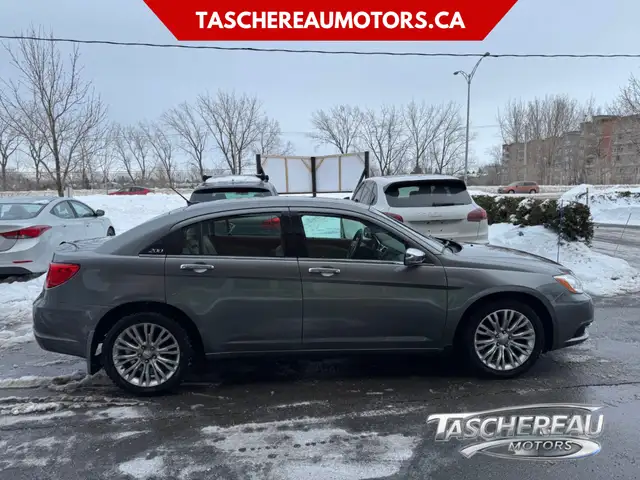 2012 Chrysler 200 in Cars & Trucks in Longueuil / South Shore - Image 5