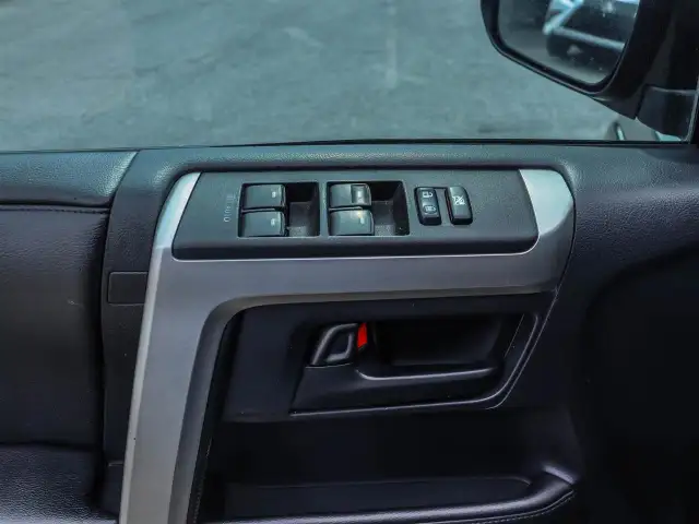 2010 Toyota 4Runner SR5 V6 Loaded with Features: The Limited... in Cars & Trucks in Ottawa - Image 9