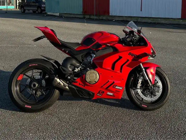 2023 DUCATI PANIGALE V4 S 1100CC-RED! in Sport Bikes in Dartmouth - Image 4