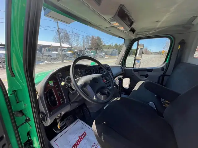 2011 Freightliner M2 112 in Heavy Equipment in St-Georges-de-Beauce - Image 13