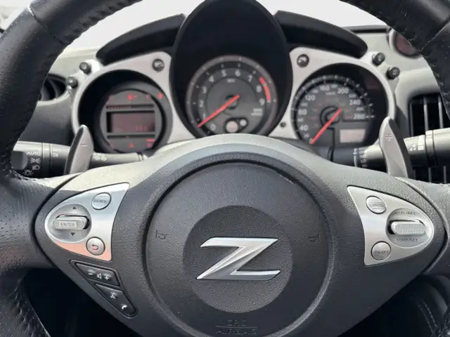 2014 Nissan 370Z 2dr Roadster Auto Touring w/Bordeaux Top in Cars & Trucks in Medicine Hat - Image 20