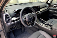 Sorento Ex Hev Awd 1.6t Gdi, Artificial Leather Seats, Kia Connect, 6-passenger Captain Chairs, Blin... (image 7)