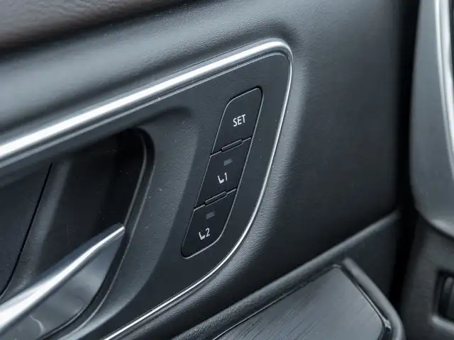 2021 Nissan Rogue Platinum | One Owner | Low Mileage | Low dans Autos et camions dans Hamilton - Image 11