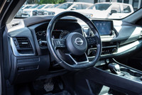 // ACCIDENT FREE!! // // SINGLE OWNER! // Experience reliability and efficiency with the 2022 Nissan... (image 9)