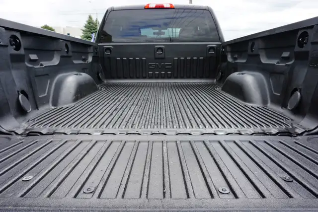 2017 GMC Sierra 1500 in Cars & Trucks in Oakville / Halton Region - Image 37
