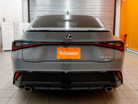 À voir! / Come see it! BAS KILOMÉTRAGE / LOW MILEAGE. Version IS 350 F Sport 2 AWD avec Moteur V6 3.... (image 7)