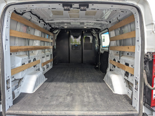 2023 Ford Transit-250 Cargo LOW KMS! AWD TRANSIT 250, EXTRA... in Cars & Trucks in Ottawa - Image 3