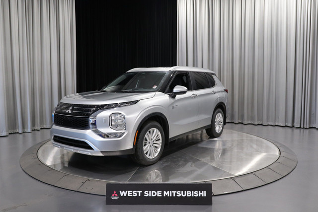 2025 Mitsubishi Outlander PHEV LE in Cars & Trucks in Edmonton - Image 3