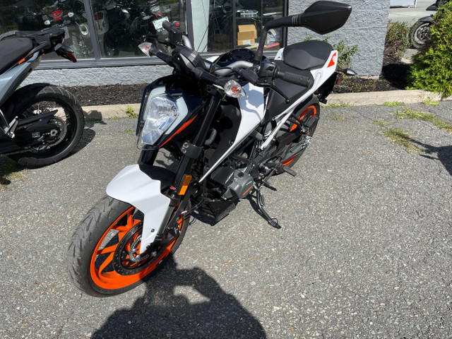 2022 KTM DUKE 200 in Street, Cruisers & Choppers in Granby - Image 4