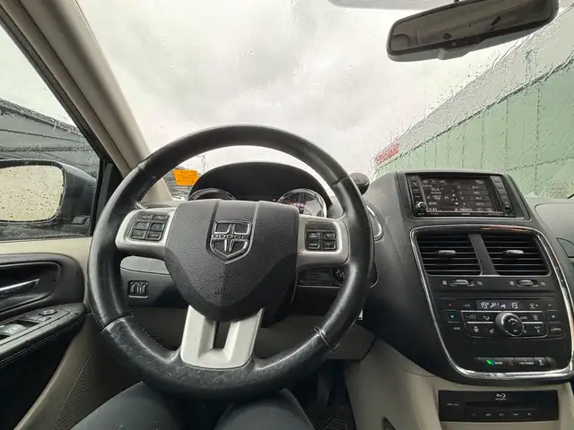 2013 Dodge Grand Caravan Crew in Cars & Trucks in Calgary - Image 14