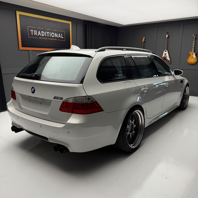 2008 BMW M5 in Cars & Trucks in Guelph - Image 4