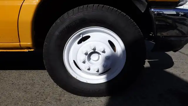 2015 ford Econoline E-450 Cube Van With Bucket in Heavy Trucks in Richmond - Image 39