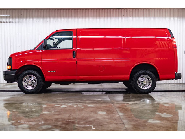 2005 Chevrolet Express 2500 Cargo Van in Cars & Trucks in Calgary - Image 3