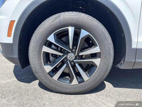 Only 10 Miles! This Volkswagen Tiguan has a durable Intercooled Turbo Regular Unleaded I-4 2.0 L/121... (image 8)