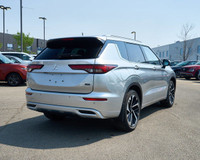 This Mitsubishi Outlander has a strong Regular Unleaded I-4 2.5 L/152 engine powering this Variable... (image 4)