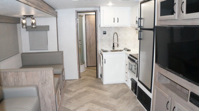 Private Double Bunks with Outside Kitchen!  Reduced Price in Travel Trailers & Campers in Edmonton - Image 3