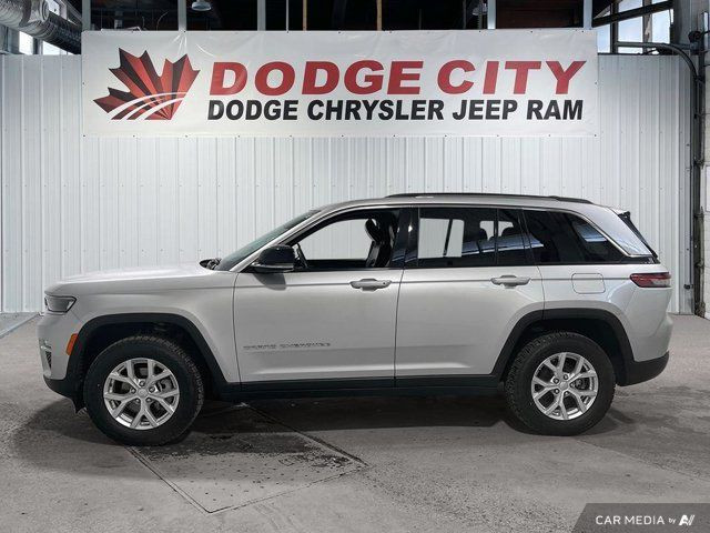 2023 Jeep Grand Cherokee Limited in Cars & Trucks in Saskatoon - Image 2