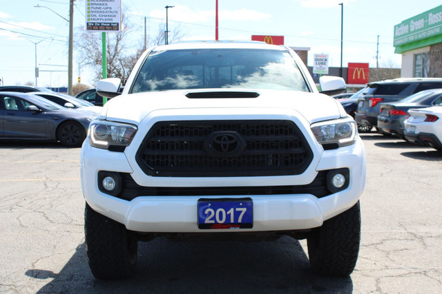 2017 Toyota Tacoma in Cars & Trucks in Oakville / Halton Region - Image 2