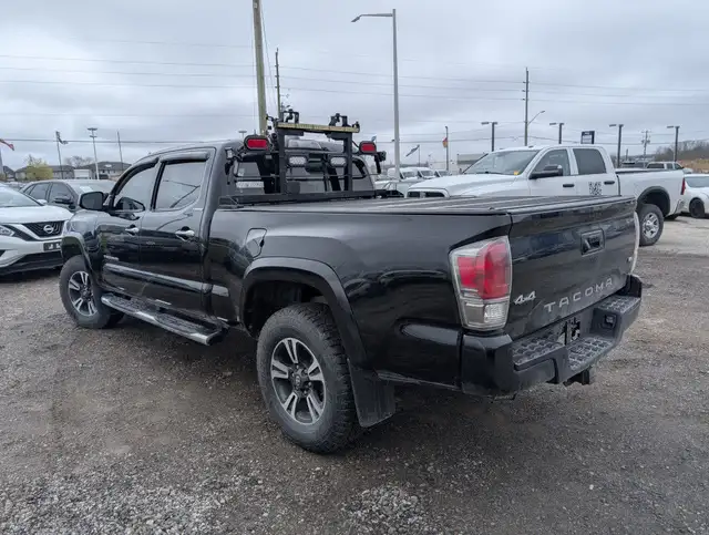 2016 Toyota Tacoma LIMITED in Cars & Trucks in London - Image 9