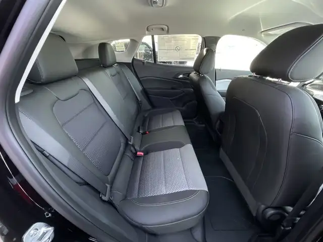 2025 Chevrolet Trax LT in Cars & Trucks in Calgary - Image 27