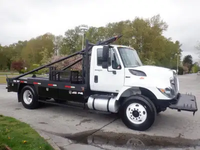 2013 International 7300 Flat Deck 3 Seater Air Brakes Diesel 7.6L L6 DIESEL engine Manual transmissi...