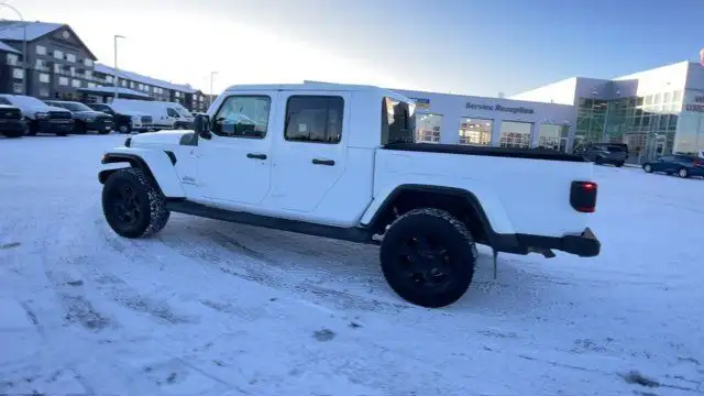 2020 Jeep Gladiator Overland | 4X4 | Leather | NAV in Cars & Trucks in Prince George - Image 8