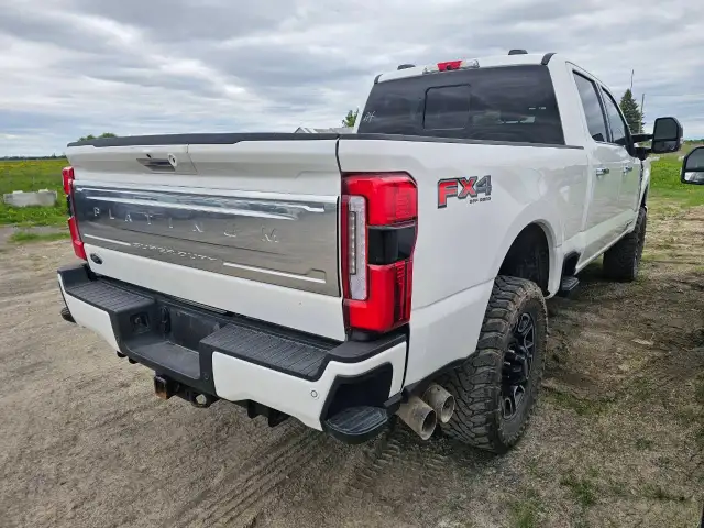 2023 Ford Super Duty F-250 SRW in Cars & Trucks in Ottawa - Image 3