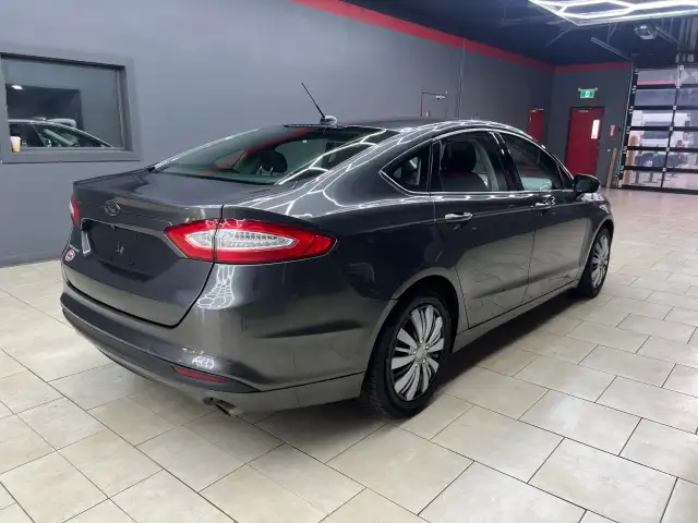 2015 Ford Fusion dans Autos et camions dans Ville d’Edmonton - Image 10
