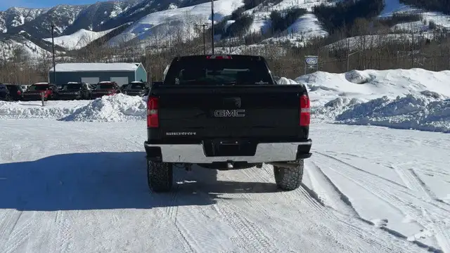 2017 GMC Sierra 1500 SLE 5.3L V8, Rims, Tires, Level in Cars & Trucks in Cranbrook - Image 10