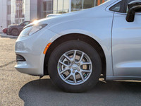 This Chrysler Grand Caravan has a trusty Regular Unleaded V-6 3.6 L/220 engine powering this Automat... (image 7)