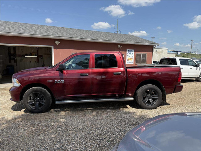 2018 RAM 1500 EXPRESSCrew Cab SWB 4WD in Cars & Trucks in Saskatoon