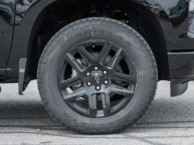 2025 Chevrolet Silverado 1500 Custom- *Dealer Demo* Black-Out Pk in Cars & Trucks in Markham / York Region - Image 4