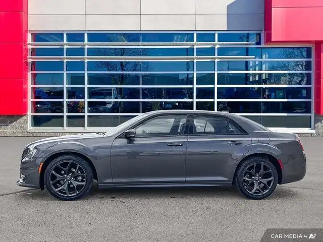 2022 Chrysler 300 300 Touring L | Leather | Nav | Apple Carplay in Cars & Trucks in Guelph - Image 3