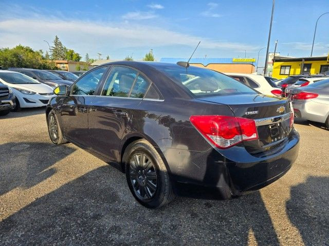 2015 Chevrolet Cruze 1LT - BACKUP CAMERA, BLUETOOTH, POWER WINDO in Cars & Trucks in Calgary - Image 3