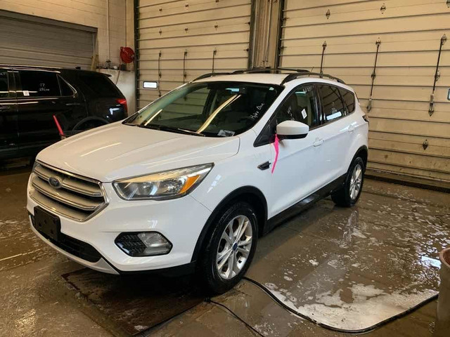  2017 Ford Escape SE in Cars & Trucks in Barrie