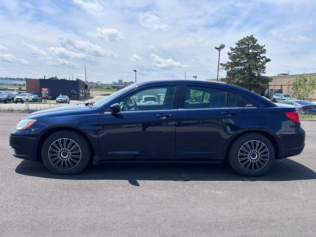 2014 Chrysler 200 Touring 2dr Convertible Automatic in Cars & Trucks in Mississauga / Peel Region - Image 2