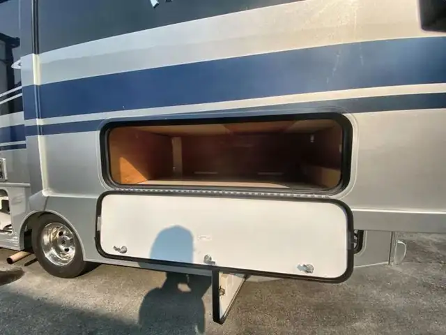 2020 Winnebago Adventurer 30T in RVs & Motorhomes in Abbotsford - Image 42