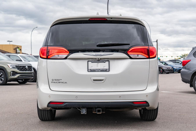 2017 Chrysler Pacifica Touring-L Plus in Cars & Trucks in Edmonton - Image 4